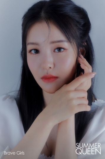 On this day, private sector and Yuna in personal image posted on the official SNS account of Brave Entertainment, their company, leaned on their arms and emitted chic eyes.Yu-Jeong and Eunji showed off their visuals with poses and facial expressions reminiscent of beauty pictorials.The group Image featured members wearing black costumes and creating an elegant atmosphere.Through this, it attracted fans attention by revealing a distinctly different charm from the version of India Summer, which emphasized the coolness that suits the summer.Brave Girls will release their new mini album India Summer Queen on the 17th and make a comeback.It is the first album to be released after winning the popularity by succeeding in reverse running on the soundtrack chart with Rollin and We Ride.