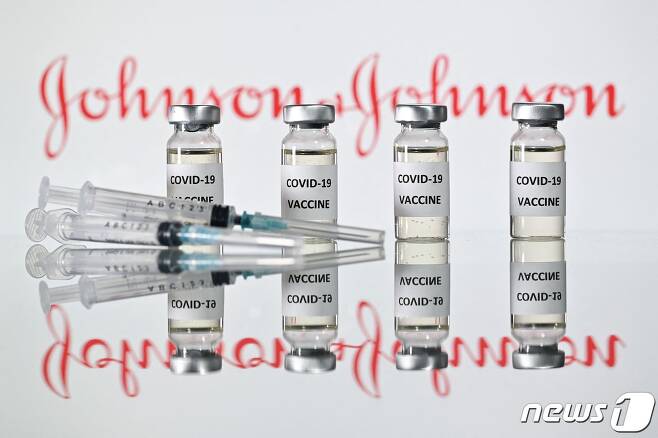 존슨앤드존슨의 계열사 얀센이 개발한 코로나19 백신. © AFP=뉴스1