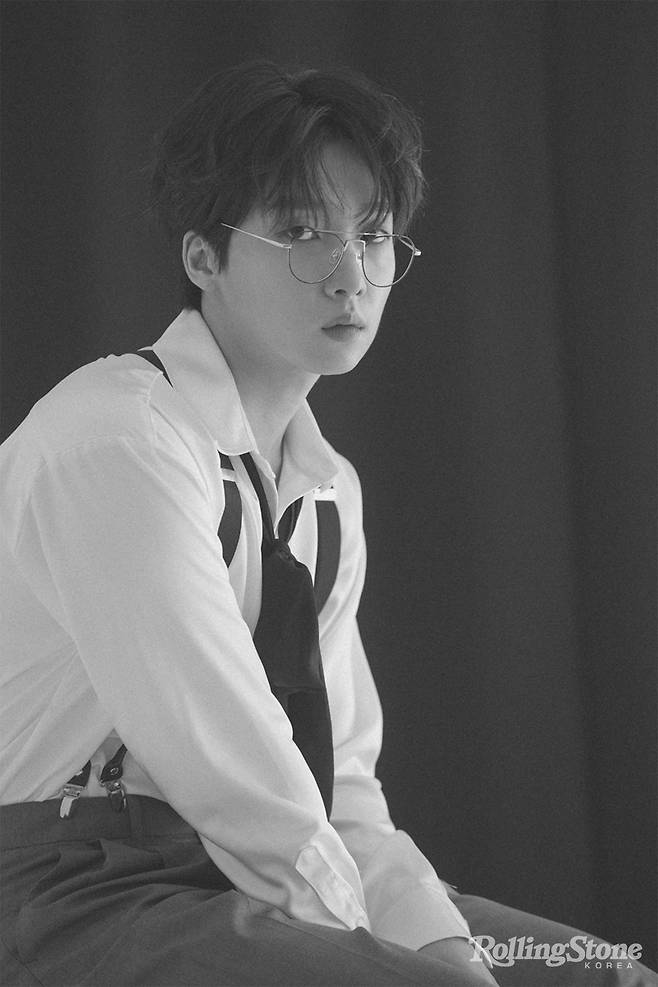 Singer-songwriter Jeong Se-woon has started a Fan heart sniper with a reversal charm.On the 9th, Music magazine Rolling Stone Korea released a photo shoot with Jeong Se-woon.In the open photo, Jeong Se-woon shows a dandy atmosphere in harmony with shirts, ties and glasses, and adds a warmer feeling by showing off a more Sharp visual.In particular, Jeong Se-woon showed off his mature musical skills by proving the title of Singer Song Ridol by sharing his honest and deep musical stories such as the pros and cons of self-production, and the most Jeong Se-woon down song through an interview with Rolling Stone Korea, which was conducted along with the filming of the picture.Jeong Se-woon, who has been named as Rolling Stone Korea No. 2, has opened a new category called FOREST on the official YouTube channel, and has added to the expectation of the future of fans attention by foreshadowing the upload of cover video that can feel all of his musical charm.From Music, the colorful story of Jeong Se-woon with infinite affection for fans can be found through Rolling Stone Korea No. 2.iMBCPhotos provided: Rolling Stone Korea