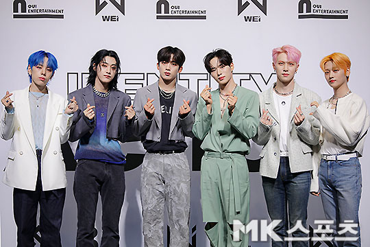 Group WEi (WEi, Epic implementation, Kim Dong Han, Yoo Yong Ha, Kim Yo Han, Kang Seok Hwa, and Kim Jun Seo) released their third mini album IDENTITY: Action (Identity: Action) and had an online media showcase on the afternoon of the 9th.WEi is posing.Photos