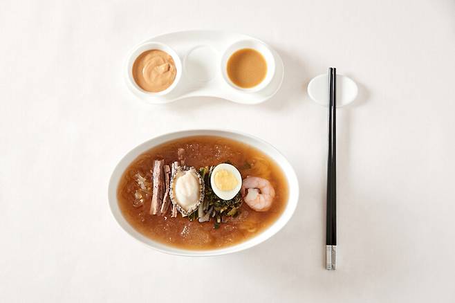 롯데호텔 중식당 도림의 팔진냉면. 임경빈(어나더원비주얼 실장)