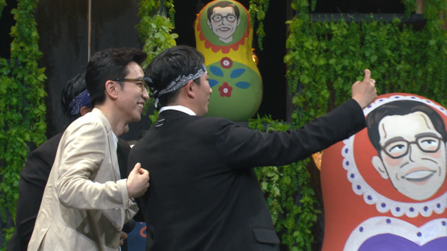 World-class Walckle The Professor and the Madman Monster, which has 6 billion fans, has found Sketchbook.KBS 2TV You Hee-yeols Sketchbook, which is broadcasted on June 11, starred The Professor and the Madman Monster, actively explaining rumors that follow them.The Professor and the Madman Monster said, The system is only carrying other dedicated cameras for overseas fans.We are preparing for legal action against malicious rumors, he said firmly.In addition, he said he is preparing to sue Lee Chang-ho and Kwak Bum, who have recently become a hot topic due to controversy over impersonation.The UV muse, which was seen in the audience, was confused by the appearance of those who were perfectly confused by Walckle, saying, This situation is likely to be confused and vomiting.The Professor and the Madman Monsters Jay Ho has recently prepared his hit song My Lou Dholf cover dance, The Incident that Singer Hayes introduced in Sketchbook and boasted a perfect tone as if it were autotune despite being unaccompanied.Subsequently, the main vocal ballistics also boasted a song called You by Ji Soul, which he usually likes, and a wolcle down singing ability.In the meantime, recently, Is not it a rival to another Walckle Dhol BTS? They said, BTS and we have a completely different way.BTS is up, we are downside, so we will get farther away. 