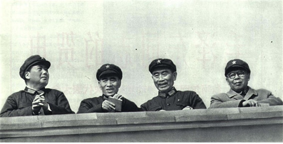 <문화혁명 초기 중공중앙의 서열 1위부터 4위까지: (왼쪽부터) 마오쩌둥, 린뱌오, 저우언라이, 천보다/ 공공부문>