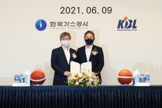 채희봉 한국가스공사 사장은 지난 9일 대구 인터불고 호텔에서 이정대 한국프로농구연맹(KBL) 총재와 '프로 농구단 인수 협약'을 체결했다.