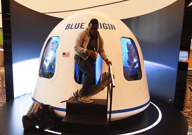 2019년 미국 라스베이거스의 아리아호텔에서 열린 로봇 및 인공지능(AI)에 관한 콘퍼런스에서 블루오리진의 우주여행 캡슐이 공개됐다. AFP 연합뉴스
