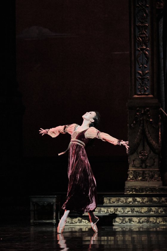 10일(현지시간) 파리오페라극장에서 줄리엣 역으로 출연한 발레리나 박세은. 공연 후 에투알로 승급했다. [사진 파리오페라발레/박세은 제공]