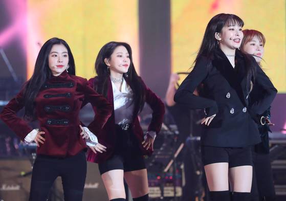 아이돌 레드벨벳이 2018년 4월 3일 평양에서 두 번째 공연을 하고 있다. [사진공동취재단]
