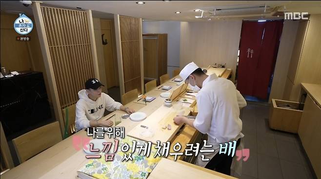 Singer Simon Dominic said he will have a meal a day.In the MBC entertainment program I Live Alone broadcasted on June 18, Simon Dominic was pictured eating Sushi alone.Simon Dominic arrived at Sushi house on a bicycle, saying, I just had no schedule and I was wearing Feelings and I was going to go to Feelings.The interior of the luxurious interior is filled with the elasticity of the Rainbow Ones.As if it were a regular restaurant in Simon Dominic, the chef asked Simon Dominic for his regards; Simon Dominic said, I lived sober recently.I wanted to eat something delicious and try to work it out. I eat a meal, and I eat one meal a day, and that one meal gives me a gift. Simon Dominic then told the chef, Please give me what you always eat, and the Rainbow Ones booed Simon Dominics bluff.Simon Dominic said, I wanted to try it once. I wanted to save Feelings.Jun Hyun-moo surprised everyone by matching the next course sequence egg steamed.Simon Dominic, who came out with a lot of colorful rings and bracelets, said, I thought fashion was normal, so I was accessory. Sometimes I have to drop me into the pit of hip-hop.It is a device to remind me that I am Simon Dominic. 