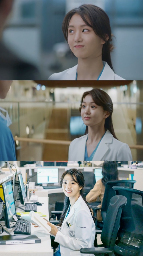 Actor Lee Se-hee appeared as a new person on TVNs Sage Doctors Life Season 2 (playplayplay by Lee Woo-jung, director Shin Won-ho, planning tvN, production Eggscoming), which was first broadcast on the 17th, and took a proper picture of the eyes.The Spicy Doctor series is a drama about 20 years old friends who can see people living in a special day and eyes at the Hospital, which is called the miniature of life where someone is born and someone ends life.The common spicy taste hut, there was no triangular relationship, but it was a healing drama that gave a calm smile and impression in the background of busy Hospital.Lee Se-hee appeared as an emergency room fellow Jang So Ye in the play, capturing the attention of viewers with his charming and lovely Tonton David splash.On the first broadcast of the day, Jang So-ye first met Yang Seok-hyung (Kim Dae-myung) with the introduction of Bong Kwang-hyun (Choi Young-joon).Jang So-ye handed an umbrella to Yang Seok-hyung and Yang Seok-hyungs ex-wife Yoon Shin-hye (Park Ji-yeon), saying, There is a lot of snow.Jiang So-ye met Ahn Jung-won (Yoo Yeon-seok) in the Hospital corridor and asked him to buy coffee, saying he was on duty, but handed him a name tag and looked at Ahn Jung-won, who hit the iron wall, with embarrassed eyes and laughed at viewers.The netizens who watched the broadcast responded such as The emergency room teacher keeps going, I think it will be my best Sam, Jangsoye is so cute, Lee Se-hee is so cute and acting well.Lee Se-hee said through his agency Family Entertainment, I can not believe that there is an opportunity to act with the script of director Shin Won-ho and writer Lee Woo-jung. It is so exciting and honorable to act in the same space as those who are so good.I will do my best to make sure that I do not become a person in the work. I am very grateful to Shin Won-ho for giving me a good opportunity. Family Entertainment, Broadcasting Capture