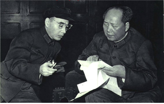 <문혁 초기 마오쩌둥과 린뱌오는 중공 서열 1위와 2위로 중공중앙과 군부를 완벽하게 장악하고 손발을 맞춰 가며 정국을 주도했다./ 공공부문>