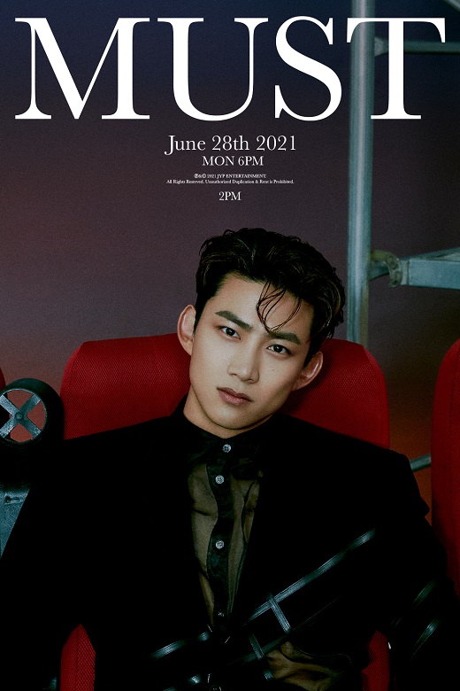 Group 2PM member Taek-yeon was expecting a return to the stage with a comeback Teaser that shows off his unique charm.2PM is raising the comeback atmosphere by opening various teeing contents in turn ahead of the release of its regular 7th album MUST on the 28th.At 0:00 on the 19th, we opened the personal Teaser Image of Taek-yeon through the official SNS channel, and on the same day, we released visual film and Teaser Image at noon.Taek-yeon expressed the clear contrast between night and day in visuals, leading to a hot response from domestic and foreign K-pop fans.In the dark version, it offered a strong beauty with a see-through shirt and suit that made the superior physical stand out. In the visual film released at noon and the light version image, it showed a natural charm with calm hair styling.He also caused a thrill with his warm-hearted boyfriend who spent a relaxing time playing a card game.2PM appeared in popular entertainment programs ahead of the comeback and focused attention.Recently, SBS Moonlighting - Comblin Special was released to the 2021 version We stage for the first time and the fans long-time salt One was realized.Here, Taek-yeon showed a neat and sophisticated charm in a blue shirt, and viewers were more pleased with the Taek-yeon on stage that they met for a long time.The full version of the stage, which was posted on the official YouTube channel of Moonlighting on December 12, is popular with the number of views exceeding 3.67 million times at noon on the 19th, just one week after its release.The six complete 2PMs will be comeback in about five years with a new song You have to written and composed by Chang Woo Young.Chang Woo Young said, What if love is brushed again? What should I say?, What if our comeback is now?I started with the question What should I do? And answered What I want to do and what I have to do with a powerful attraction that I can not refuse?They will also include the title song in Shinbo Must, a fan song I will not let go and an acoustic version of the chart famous song We that sings gratitude for fans who have always been around, and will repay the long wait of the hottest (fandom name).On the other hand, the regular 7th album Must, which can meet 2PMs unique sexy and unprecedented presence, will be unveiled at 6 pm on the 28th.