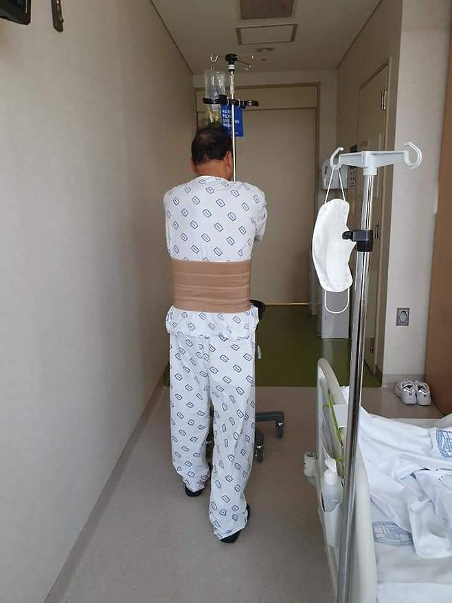 Former marathoner Lee Bong-ju, who is suffering from a rare disease, opened the Waist that he had successfully completed surgery.On June 18, Cheonan Mayor Park Sang Don said on his Facebook page, Citizens have sent many Fly Me to Polaris for our marathon hero Lee Bong-ju. He said, I picked up the stitches of the surgery site today, the 10th day of cyst removal surgery between the spines of 6 and 7, and thanked the citizens who live in my hometown for Fly Me to Polaris.For the time being, I would like to pray because I am committed to rehabilitation treatment. The photo showed Lee Bong-jus recent status, who had undergone surgery. Lee Bong-ju, who is wearing a Waist protector, walked with a bent Waist in a year and five months and looked much healthier than before.Lee Bong-ju appealed to Waist Pained in January last year at the time of the JTBC entertainment program We must unite Saipan battery training.Lee Bong-jus disease has been suffering from continuous Waist spasms and Pained due to a rare disease, muscle dystrophy.Lee Bong-ju, who had been uncomfortable with his behavior even when KBS 2TV TV is in love with love appeared in May, underwent surgery to remove spinal renal cysts on June 7, and reported the situation after surgery through the management company Run Korea YouTube channel on the 15th.