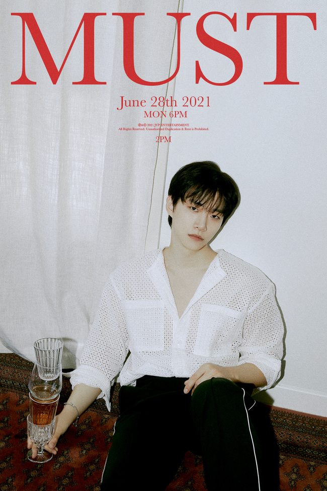 We Junho returns to the charm of the upgraded Maseong.2PM released the visuals of Junho, the last personal teaser, on various SNS channels on June 21, a week before the release of its regular 7th album MUST (Must) and the title song You Must.Teaser Junho has become a fan with a stronger charm.In the dark version image posted at 0:00, 2PMs unique healthy and fascinating K-sexy concept was foreseen with wild eyes.In the visual film and light version image that opened at noon on the same day, the fanzalal (who knows the fan) point was fully saved with a cut that shows transparent skin and island corn.Junho has been a leading figure in the We a comeback on the chart craze that has made the broadcasting industry and the music industry shake since last year, and has shown a high stake in raising expectations for a full comeback of 2PM 6.After the cancellation in March, EBS1 Giant Pen TV, MBC I live alone, popular YouTube channels Psick Univ and Civilization Express - MMTG were held in turn, and the fans who waited for the military service returned to One.Last month, he received enthusiastic cheers from drama fans when he confirmed his appearance in MBCs new tree drama Red End of Clothes Retail (director Jung Ji-in/playplayplay Jung Hae-ri/Produced Wimade, and Anfio Entertainment), which is considered to be the most anticipated film in the second half of 2021, and announced that he would resume his acting activities in earnest.2PM re-examines the unique presence of K Pop One & One Men Group, which everyone waited for through the new album MUST.The six-member complete new song You Should released in five years was written and written by member Chang Woo Young, featuring an addictive melody; he said, What if love crosses again?What should I say? , What if our comeback is now?I started with the question What should I do? And expressed the answer to face with a powerful attraction that can not be rejected, things I want to do and things I have to do in music.
