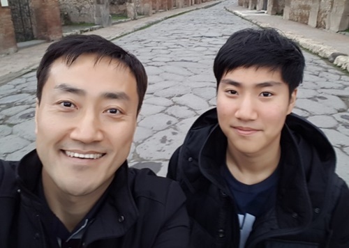 대학생 고(故) 손정민(22)씨와 그의 부친 손현(50)씨. 손현씨 블로그