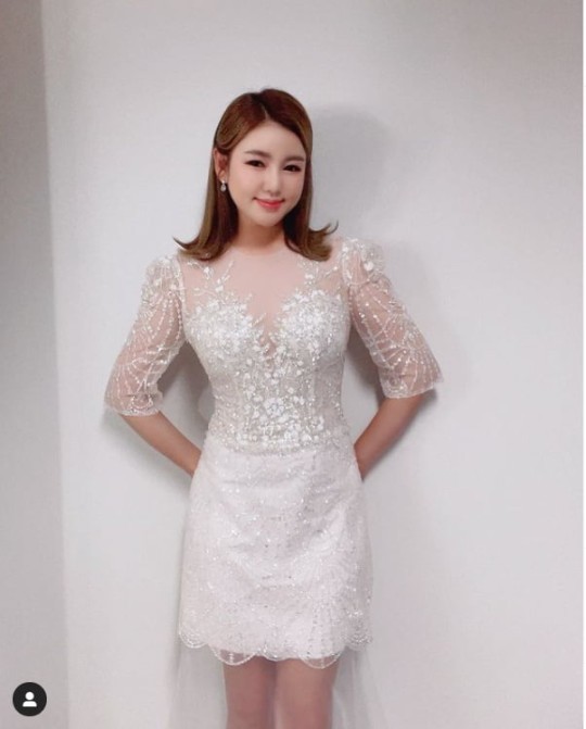 Song Ga-in posted a photo of herself wearing a white dress on her personal Instagram page on Monday, in which Song Ga-in is wearing a dress with beads.The netizens commented on It is so beautiful and Maya the Bee Movie Goddess.Song Ga-in has recently revealed she lost weight to 44kg.On the other hand, Song Ga-in, who debuted in 2012, is appearing on KBS 2TV entertainment program Trot Magic Wanderer.