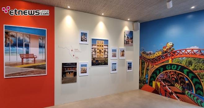 '요시고 사진전:따뜻한 휴일의 기록' 전시 전경 / 사진 : 정지원 기자