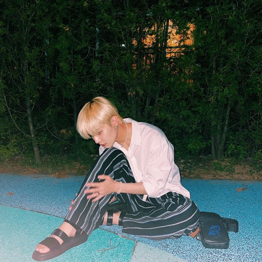 Group CIX member Seunghun presented Kuankukuku of Summer night.On the CIX official Instagram, several photos of Seunghun were released along with the words Summer on the 23rd.In the photo, Seunghun is comfortably sitting on the floor in what appears to be a park late at night, chin-up or posing with both legs.Seunghun, who showcased her cool-looking blonde hair and Summer fashion, boasted a comfortable and sensual fashion by wearing a vertical pattern of striped pants on an overfit white shirt.Meanwhile, CIX is scheduled to comeback in July, five months after its fourth mini album Hello, Strange Dream in February.