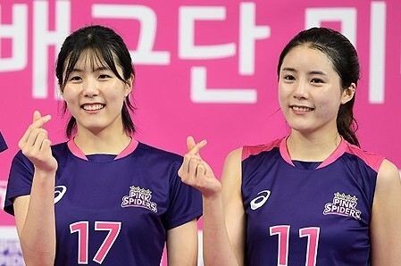 학교폭력 논란이 불거진 쌍둥이 배구선수 이재영·이다영(24·흥국생명) / 사진=MK스포츠