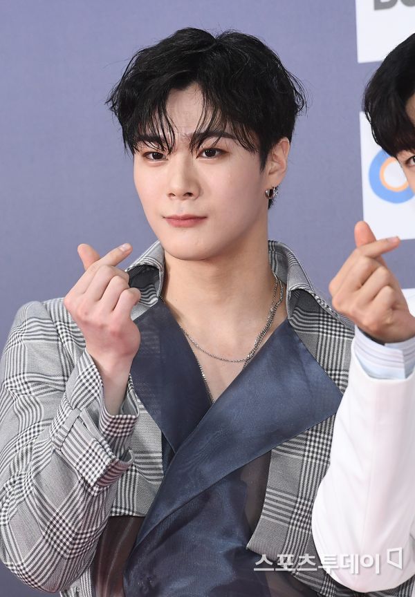 The 27th Dream Concert was held at the Sangam World Cup Stadium in Seoul Mapo District on the afternoon of the 26th.Group Astro Moon Bin is stepping on the red carpet at the photo wall event that preceded the performance. 2021.06.26.
