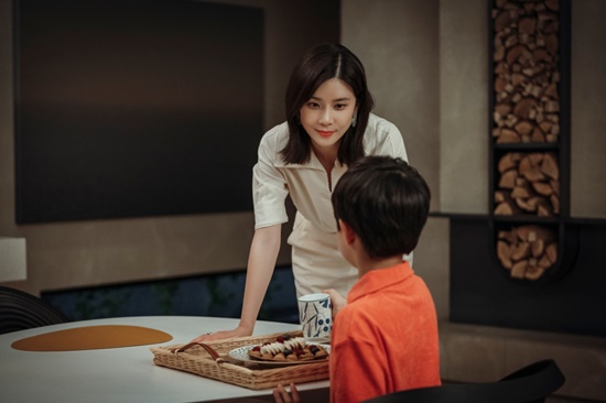 At the TVN Saturday Drama Mine, which has only two times left until the end, moments that create different wonders of Seo Hee-soo (Lee Bo-young) and Jeong Seo-hyung (Kim Seo-hyung) are captured and attention is focused.In the first photo, Seo Hee-soo looks at Son Han Ha-jun (Jung Hyun-joon) with a friendly eye, drawing attention.It is as if Seo Hee-soo, who was devoted to son as before, is guessing that Memory is not back.Seo Hee-soo testified that there is no memory left after meeting her husband Han Ji-yong (Lee Hyun-wook) after the case of Kadencha Murder occurred.But she did not mind calling the name of Meade, who works at Hyowon House (A), and finally threw herself into the car when she was in danger of being hit by a car, adding to her suspicion.I have to be suspicious of the action that is 180 degrees different from what I said to my mother Lee Hye-jin (Ok Ja-yeon) because my father is dead because I have been so fond of son because I lost my memory.In addition, Lee Hye-jins face, which is in conversation with Han Ha-joon, is serious, which raises more questions about Seo Hee-soos truth.Jeong Jeong-hyeon is then causing tension because he cant hide his embarrassment after receiving the goods handed over by the main deacon (Park Sung-yeon) in his office.Her confusion, which has lost her composure while holding her mouth, is conveyed to the viewers.The reaction of Jeong Seo-hyun, who has always shown rational thoughts and attitudes, is surprising.Especially, on the night of the Kadencha Murder incident, Seo Hee-soo, who crashed, was taken to the hospital and kept a thorough poker face while hiding the fire extinguisher presumed to be the murder weapon.As such, Mine captures viewers with a mysterious development that tails the tail until the end.There are various kinds of reasoning that caused confusion in the case by giving other testimony to the case of Kadencha Murder.Indeed, there is interest in the real story of the day that Seo Hee-soo and Jeong Seo-hyun, who are standing at the center of this case, are hiding.Mine airs every Saturday and Sunday at 9pm.Photo = tvN