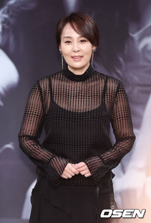 What happened today (June 25) in the past: Actor Kim Se-a returned to the air in five years, shedding tears as she explained about the miscellaneous rumor.The actor Jeon Mi-seon, who was loved by the public, left the world and soaked many peoples hearts, and Japan actor Yuko Fueki, who was very popular in Korea, made a surprise marriage announcement.Lets review the issues of June 25th, N years ago, with the time machine.On this day, Kim Se-a broke the gap for five years and returned to the air, referring to the so-called Scandal of the so-called Sangan Girl. Does Kim Soo-mi eat?And shed tears and revealed her heart.In 1996, Kim Se-a won the MBC Grand Prize through the competition of 6000 to 1, and the following year, he made his debut as a sister of Shim Eun-ha in MBC Drama If I Love You.Kim Se-a, who has been working steadily since then, suddenly became involved in the Scandal and stopped his entertainment activities.Kim Se-a said on the show, Five years ago, a couple divorced because of me, and thats a lot of media.It happened when I was living in my family after 7 years of marriage, he said. I was offered to help you with the snake business at first.I was working as a creative director at the time. But it was a disaster. I was sorry.I said I wanted to do something about the child then. I worked for two months.I have been receiving the card twice for 5 million won, he said. I have never received the card.It was so painful and hard. I woke up and said it was night. Haru Haru was painful. I do not know how it was.It was so hard and I had a bad idea. Haru told me why the child was breathing so loud. But the children were able to overcome this difficult situation. Kim Se-a said, I washed the children quickly, but my son looked at me and said, Mom is the best.I was so wrong, so sorry, Confessions said, so Kim Soo-mi said, I raised my child really well; the child saved my mother.However, Kim Se-a was later sued for damages for confidentiality violations.The late Jeon Mi-Seon was found dead in a hotel room in Jeonju, North Jeolla Province, earlier in the day, causing shock and sadness to many.The actor Jeon Mi-seon is now fifty years old, and he has been treated for depression, but he has been saddened by the news, the agency said.I hope you will pray for the deceaseds well-being, and I would like to ask for restraint from rumors and speculative reports that have not been confirmed for the families who have been shocked and saddened. The late Jeon Mi-Seon made his debut in 1986 with MBCs Best Seller Theater - Does Santa Claus have?, Dramas Land, Time of the Ambition, The Eyes of the Meng, The Legendary Home, The Wild Age, The East of Eden, The Ojagyo Brothers, Kwon Ryong-I Narsa, 1988, Gurmi Green Moonlight, recently TVN Drama Psychometry He, the movie August Christmas, Mother, Memories of Murder, Jumping the Bungee and dozens of dramas and movies.Yuko Fueki, who had been active in Korea as a Japanese actor, announced the surprise marriage news on the day.Yuko Fueki told her SNS on the day, Im going to say good news for a long time. Im finally married.I recently signed a marriage pledge with a general man. I was a friend of my husband and I was against the sincere personality and the hard work I always worked with. I thought I wanted to walk with this person.I am a person who can respect my family and my job and respect me and think about it. Yuko Fueki was born in Japan in 1979 and started his Korean entertainment career in 2001 through MBC Drama My House.He received attention as a modifier of Japan actor No. 1 who entered Korea. Since then, he has appeared in the drama All In, Good Man, Apgujeong, Yurihwa, Iris, Life is Beautiful, Iris2, Cheongyeon and Glory of Family series.Especially in the early 2000s, MBC Gangho-dongs Made for Each Other appeared in the appearance of a simple appearance and pure charm, and public awareness rose vertically.At that time, he was selected as a nature queen, and the interest of male entertainers was also dominated.He went to Hanyang Cyber ​​University in Korea and majored in advertising and publicity. In 2003, he won the SBS Grand Prize News Award.However, the Korean entertainment industry was not always smooth. Slump came in the late 2000s, and the appearance of Korean works gradually decreased.Then, after Iris2 in 2013, I could not see it in Korea Drama, and I went to Japan and focused on Japan Drama.Yuko Fueki appeared on TVN Taxi in 2016 and also Confessions about the difficulties of Korean activities and the story of being scammed by the manager.DB, SBS Plus