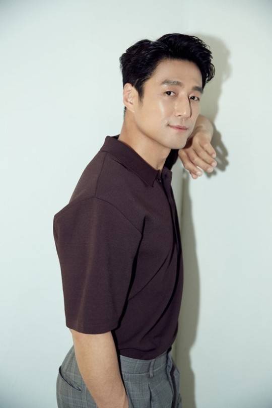 지진희는 술을 끊고 몸관리를 하는 것 모두 “선택받기 위해서, 결국 가족에 대한 책임감 때문”이라고 했다. 제공ㅣ이끌 엔터테인먼트