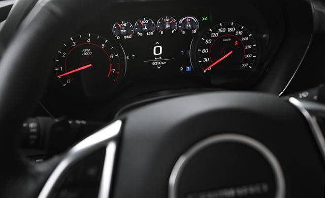 쉐보레의 스포츠카 '카마로 SS’와 함께 자유로 연비와 주행감각에 대한 측정을 했다.