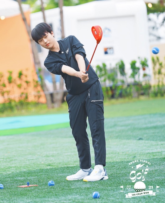 On the 30th TV CHOSUN Mr. Trot Instagram, Mulberry monkey school golf The Lesson!Pong 6, which is practicing hard, can you do well today? And the photos of Mr. Trotmen were posted.Lee Chan-won is taking a golf swing posture with a serious cool-looking figure.Lee Chan-wons passionate look, which rolls up to his sleeves and is working on Golf The Lesson, has caught the attention of fans.Fans are responding to Lee Chan-wons serious yet cute charm as I want to stuff.Meanwhile, the 57th Mulberry Monkey School, which will be broadcast on the 30th (today), will co-host The Lesson with the cast of Golf King, a newly launched sports entertainment program on TV CHOSUN.TV CHOSUN Mulberry monkey school is broadcast every Wednesday night at 10 pm.Photo = TV CHOSUN Mr. Trot Instagram