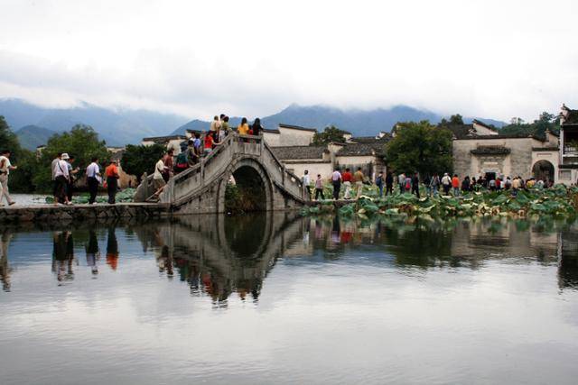 굉촌 남호의 아치형 다리. ⓒ최종명