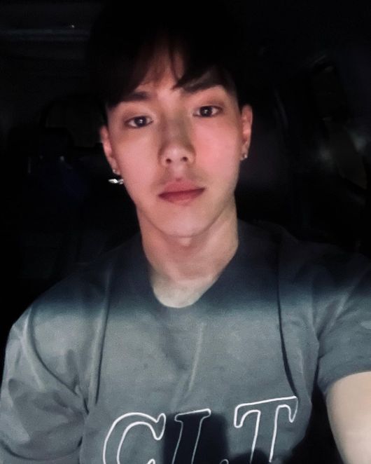 Group Monstarrrrrrrrrr X (Shownu, Decramic reform, Wait, Hyungwon, Juheon, IM) member Shounu has unwaveringly Shownu off his handsome visuals.On the afternoon of the 5th, Monstarrrrrrrrrr X Shounu posted several selfies saying, Seoul seems to be starting the rainy season.Monstarrrrrrrrrr X Shonnu in the photo boasts a shining beauty in the dark and captivates the attention of global fans at once.Shounu emphasized his unique charm with his open shoulders, solid physical, and masculine features.On the other hand, Monstarrrrrrrrrr X, which Shounu belongs to, released the ninth mini album One Of A Kind on the 1st of last month.Monstarrrrrrrrrr X Shownu SNS