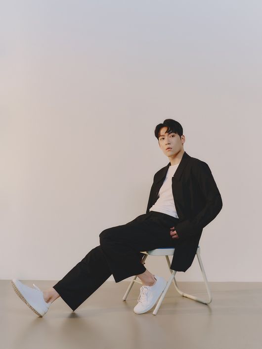 Singer Respite returns to the new song in about two months.Respite will release its second mini album outbox on the 12th.Prior to this, Respite agency Music Farm released a teaser video of Respites new album outbox on the official SNS channel on the 5th.The video adds a calm piano melody and a narration of Respite to create an emotional atmosphere.Especially at the end of the video, I was informed of the release of the new album outbox.Respite has been on the list for the first time in two months since the single Daydreamer released in May.Fans are increasingly interested in what new song Respite will return to, which has reported the high-speed comeback.Respite is building its own music world view by showing the essence of R & B solo through steady music activities.Respite, which is loved by many hits such as Your Thought, Falling, Its not, and Impossible, is actively communicating with listeners with its charming bass tone and unique soulful rhythm.In particular, Respite participated in a number of Drama OSTs such as Drama Vinsenzo, Around the time of camellia flower, and Love Law of Urban Men and Women, adding a sweet voice to the drama.In addition, Respite is showing off its unique artistic sense and sense of presence as an entertainer through various entertainment programs and radio programs.Meanwhile, Respites new album outbox will be released on various music sites at 6 pm on December 12.music arm