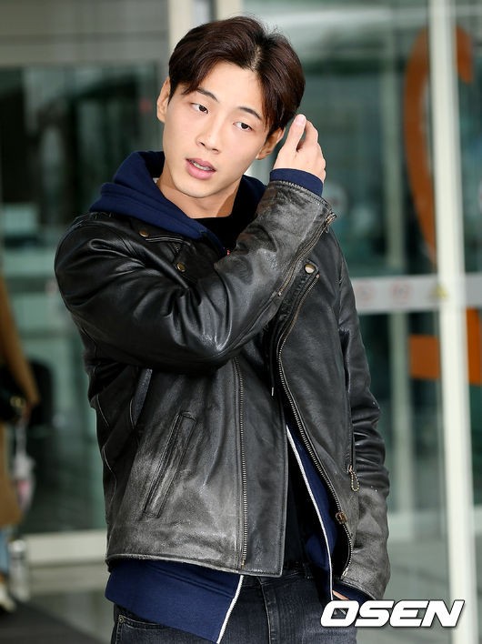 JiSoo, who admitted to the suspicion of school violence controversy during his school days, continued to respond to the legal action, saying that many of the Disclosure letters were false.Most of the content of the article that the client raised the suspicion that he had committed a school violence in the past is false, said JiSoos legal representative on the 6th. He sued the authors of the first article and comments related to school violence, including Disclosure, for the defamation by timely false facts.The court issued a search warrant to specify the author of the school violence allegations, saying that there is enough falsehood about the Disclosure article and the call for the damage caused by JiSoo.As a result, police investigations are underway.In March, an online community posted a controversy saying, Actress JiSoo is a school violence perpetrator.The writer said, Kim Soo is on TV with a unique smile, but he is not more than a school violence perpetrator, a gangster, a yang-chi.The Disclosure water level the.JiSoo has been in full swing since the second year of Middle School in 2007 and has committed all kinds of evil acts. The group of Iljin, to which JiSoo belongs, has committed more than imagined mistakes such as beatings, insults, cigarettes, shuttles, harassment, ridicule, swearing, bullying, extortion, and utterance to many people, and the writer emphasized that he suffered from this.The reason why JiSoos controversy has made a bigger impact is because of the comments on the circle.Unlike other school violence controversial entertainers who had testimonies of several alumni against Victims Disclosure, JiSoos articles were filled with additional Disclosures of those who claimed to be Victims.As the controversy grew, JiSoo wrote on his personal social networking site, I sincerely apologize to those who have suffered from me.It was unforgivable behavior. He admitted his school violence allegations.But four months later, JiSoo has taken out the complaint card.Most of the articles related to school violence, including the first Disclosure, are false, and they are different from the first time when the problem was raised.It is noteworthy what legal results JiSoo will accept, saying, I kneel down to all those who have been affected by me and sincerely apologize.DB, SNS