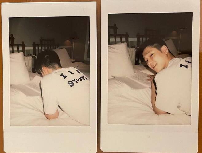Actor Go Kyung-pyo reported on the latest news.On the 6th, Go Kyung-pyo posted a picture on his Instagram without comment.Inside the picture is a picture of Go Kyung-pyo lying on the bed and concentrating on something.He is in two instant photos, a comfortable figure in a white T-shirt, with a sturdy Model, Back View and a smiley face that glances at him.Still, her short hairstyle highlighted Nam Seong-mi.In the recent years, fans expressed their affection with comments such as cool, cute, good looking, still Jeju Island? Have a good time.Meanwhile, Go Kyung-pyo recently finished filming the comedy Yuk Sao (6/45).Yuk Sao (director Park Kyu-tae) is a comedy between the two Korean soldiers surrounding the 5.7 billion won lottery that crossed the military demarcation line in the wind, and it stars Go Kyung-pyo, Lee I-kyung, M Moon Seok, Park Se-wan, Kwak Dong-yeon, Lee Soon-won and Kim Min-ho.