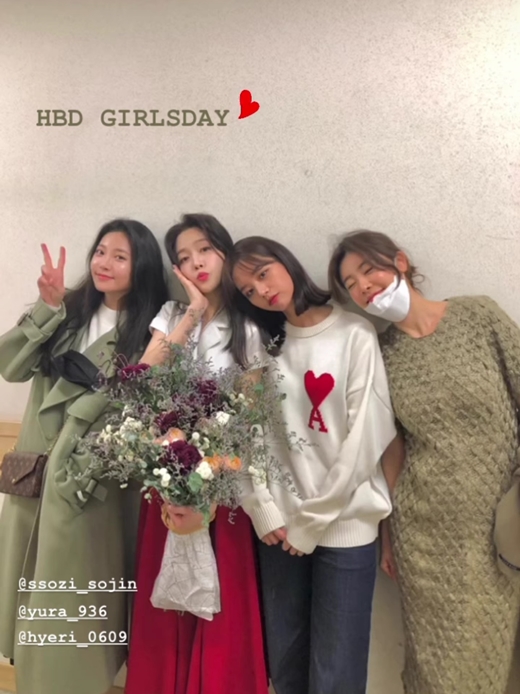 Groups Girls Day Minah, Hyeri, Sojin and Yura united.On the 9th, Minah released four group photos to his Instagram story, adding HBD GIRLSDAY.In the public photos, Sojin, Minah, Yura and Hyeri were shown.The four of them are staring at the camera with their bouquets and affectionate eyes, and those who still boast the beauty of their prime and shining loyalty are showing off their charms.Girls Day, which was debuted in 2010, has been a strong friendship for 11 years.Group activities have been scarce, but Girls Day is active in various fields such as Acting, Entertainment, and OST participation.Minah is about to appear on MBC Check the Event, and Hyeri is currently playing the role of the main character in the cable channel tvN drama Gang Falling Together.Sojin recently participated in the movie Zombie Crush: Heyri OST and Yura is about to unveil SBSs new drama Now, Im Breaking Up.