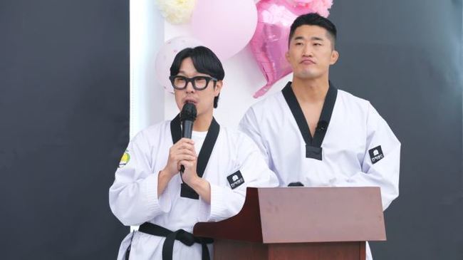 Chak High Kick Haha was seen in the Origin (?) during the final presentation of the Metal Movement Taekwondo.In the 12th MBN Chick High Kick (co-production of MBNxNQQ), which will air at 12:10 p.m. on July 11, the first Fetal Movement Presentation by Chick Taehyuk - Jihae - Leo - Chae Yoon - Roon - Seo Hee, prepared by the teachers and children as best as possible, will be held at the last class of the Fetal Movement Hall.The first Fetal Movement Presentation, which will be the first to show organs in front of parents, will be held under the skillful progress of Godfather Haha and the teacher Kim Dong-hyun.At the presentation held in the space where the spectacular opening ceremony was held, a surprise invitation singer for Chicks and parents appeared, and the atmosphere became even hotter.Haha, who announced the start of the presentation and said, Today is the last class, said, I wanted to be this when I started, but I was able to prepare for the group performance.I think of the Chicks who will wear a uniform next week and ask Why do not you go to the painting? He reveals his feelings without saying anything.Haha said, I do not know why I keep so steady, and reveals a deep regret with his eyes.However, one parents joke, Please continue home schooling, answers with cut off the knife and laughs.