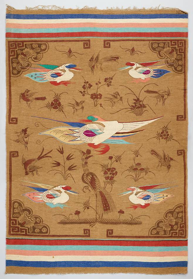 우리 고유의 전통카펫 ‘다섯마리의 학과 꽃무늬’