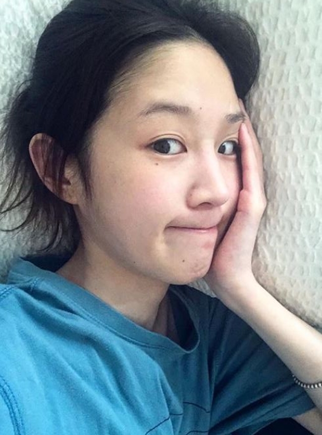 Singer Park Bo Ram flaunts watery Beautiful lookPark Bo Ram posted a picture on July 9 on his personal instagram saying Tityong.The photo shows Park Bo Ram, lying on his bed, staring at the camera, his mouth tight and his face fresh and eye-catching.Park Bo Rams sleek jawline and non-defective skin that shines on the face of the people also stand out.Park Bo Ram appeared on Mnet Superstar K Season 2 in 2010 and made his debut with Pretty in 2014.Park Bo Ram, who lost 32kg before his debut, is loved by his healthy charm without Yo-Yo.