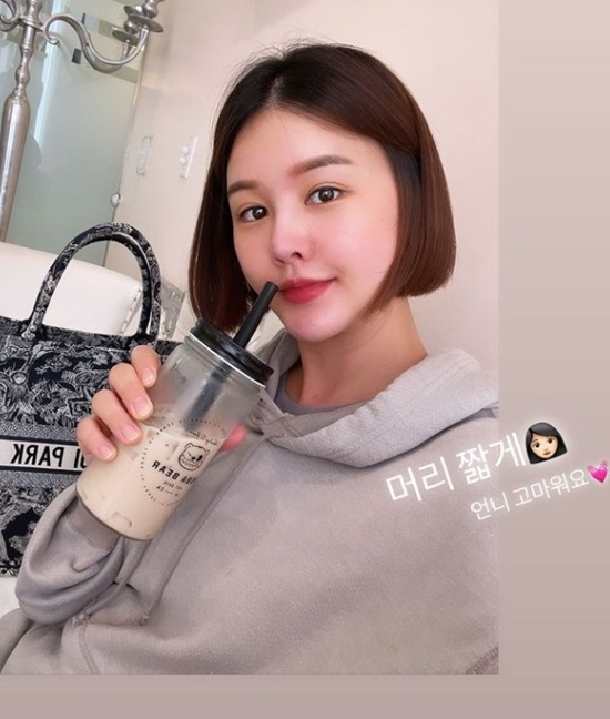 On the 10th, Park Eun-ji released a picture with the phrase Thank you for your hair short, sister in his Instagram   story.The photo shows Park Eun-ji staring at the camera with a hairstyle. Park Eun-jis young Beautiful looks, who is in the fifth month of pregnancy, catches his eye.Park Eun-ji married a Korean-American office worker in 2018 and is living in Los Angeles, USA. She shares her daily life through SNS and YouTube channels.Photo: Park Eun-ji Instagram  