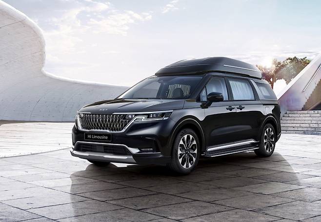 기아 카니발 하이리무진 4인승 모델./기아