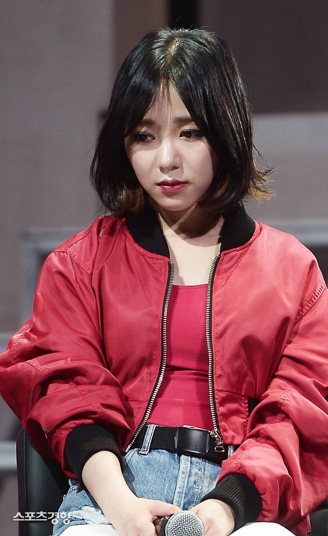 갖가지 비판에 직면해 SNS 활동 중단을 선언했던 권민아가 이번엔 추가 폭로를 예고했다. 이선명 기자