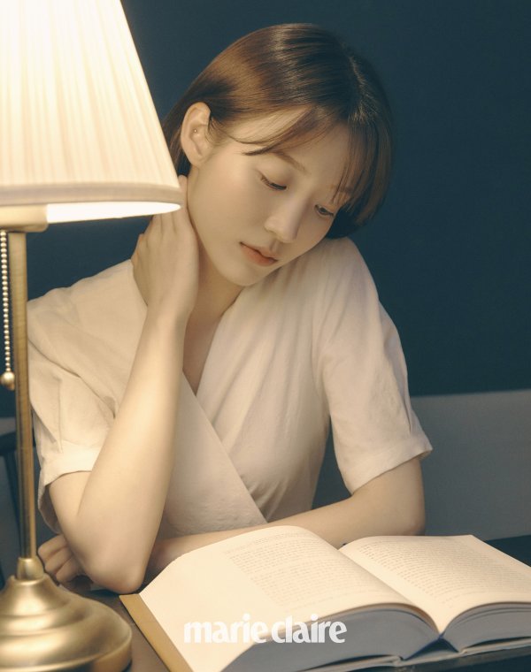 A picture of Actor Seo Ji-hyes wisdom charm and affection for the book has been released.Seo Ji-hye will introduce independent Bookstore and talk about books through interviews with pictures posted on Marie Claire home page.The first bookstore that Seo Ji-hye picked was Bookstore of the Night.Seo Ji-hye in the public picture revealed the aspect of the atmosphere goddess added to the natural beauty in the emotional space unique to the Bookstore of the Night.Especially, the refreshing smile that makes the viewers laugh makes his innocent beautiful look more prominent, and the way he looks at the book while concentrating is captivating with the opposite charm by creating an alluring and dreamy mood.Above all, the simple wrap design white look and jeans styling add feminine charm and enhance the perfection of the picture with the beautiful look of Seo Ji-hye.In the interview with the photo shoot, the story filled with the hardness of the inside that was made by reading came and went.Seo Ji-hye, who likes poetry and essays because he likes books that give a new feeling every time he reads, said that collecting poetry is one of his own small achievements.In addition, when asked what the book means to him, he said, Up. The mind of a person is all complicated.When you can not express it simply with words such as hard, sad, and weary, you can be the biggest comfort if you meet one article that seems to have melted your mind well.So when I am complicated, I go to Bookstore to choose todays comfort. Also, from , , , , , , , , Seo Ji-hye chose books that he liked unreservedly in Bookstore of the Night, and recommended Sim Bo-suns poetry  There are no fifteen seconds and a few passages of the poem Black Leaves in the Mouth.Seo Ji-hye, who has been oozing the wisdom charm of Seo Ji-hye down with such an emotional picture, is currently making a full-fledged leap as an actor, casting in Kim Bong-hans new film The Wild and winning the luck of selecting the main character at once in his first screen debut.Seo Ji-hye and Bookstore, and a richer story about books, can be found in the Marie Claire home page.