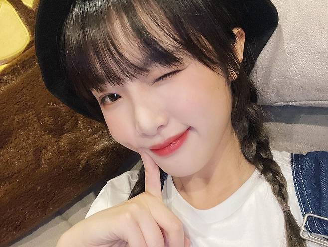 IZ*ONE native Choi Ye-na melted fans hearts with adorable LovelyOn the 14th, Choi Ye-na posted several photos on his Instagram with Wink V emoticons.In the photo, Choi Ye-na showed off her cuteness with her fingers and bolcocks with her eyes, and she showed off her lovely girl beauty with her braided hair and suspender pants.Choi Ye-na showed off her wink, stabbing her cheeks, and showed her lovely artisan side.Fans cheered on the beautiful Choi Ye-na with immaculate skin and moist lips with comments such as It is so cute and The earth was shaken by Choi Ye-na.On the other hand, Choi Ye-na has been active in various entertainment programs such as TVING Girls Jury Ban, Idol Query Competition MBC Masked Wang after finishing the IZ*ONE activity in April.
