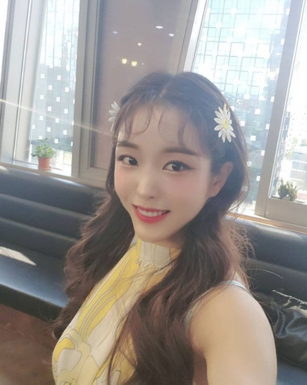 Singer Seong-yeon Park has fascinated fans with her bright Goddess Beautiful looks.Seong-yeon Park released two photos on the official SNS channel on the 16th.In the photo, the song-yeon Park attracts attention with a bright makeup and a yellow pattern of dress styling, and it makes people who see it with bright Smile.In addition, Seong-yeon Park said, Today, I am a human yellow, I will see you in Music Bank. He is actively encouraging KBS2 Music Bank shooter and attracting public attention.Seong-yeon Park, who is loved by the mixed dance group Outlet Store (OUTLET), continues his ten-day journey through various music broadcasts including Music Bank.Seong-yeon Park will continue to communicate with fans through the official SNS channel.