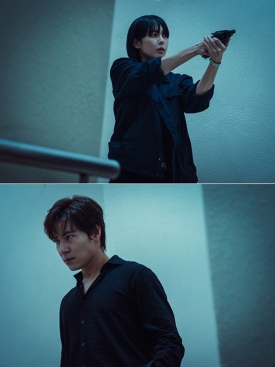 TVNs Golden Earth Drama Voice 4: Judgment Time (hereinafter referred to as Voice 4) released SteelSeries, which is in danger of Kang Kwon-ju being tied to the back of his neck by Easterners.In the last 8 episodes, Dong Bang-min (Lee Gyoo-hyeong) was angry at Hanwoo (Kang Seung-yoon) and Bimodo Golden Time teams trap Susa, who approached him with a fictional character Angry, and he warned of a blood counterattack, saying, Do you dare set me up?In the open SteelSeries, Kang Kwon-ju is pointing his gun at the Eastern people with a fearful eye.Attention is focused on the eyes of the Eastern Peoples Day, which is staring at her in a situation where Kang Kwon-ju does not know when to pull the trigger.It is not the good eyes of the Dongbang people who are the main body, but the life of the circus man who is captivated by madness.Especially in the following Steel Series, the Dongbang people are spewing the eerie aura of a multi-person serial killer with the cruelty of strangling the subject of the power.I wonder if Dongbang will express multiple personality in front of Kang Kwon-ju, who is called his Siamese twins.The death of Derek Cho (Song Seung-heon) and the clues that are gradually released about the small town, and the fun of reasoning this is the reason why Voice 4 can not be stopped, said the TVN Voice 4 production team. Especially, on the 9-10th broadcast, I want you to check with this broadcast because the secret and shocking past about the invitation of the Eastern people come to the surface.The 9th episode of Voice 4 will air at 10:50 p.m. on the 16th.Photo: TVN Voice 4