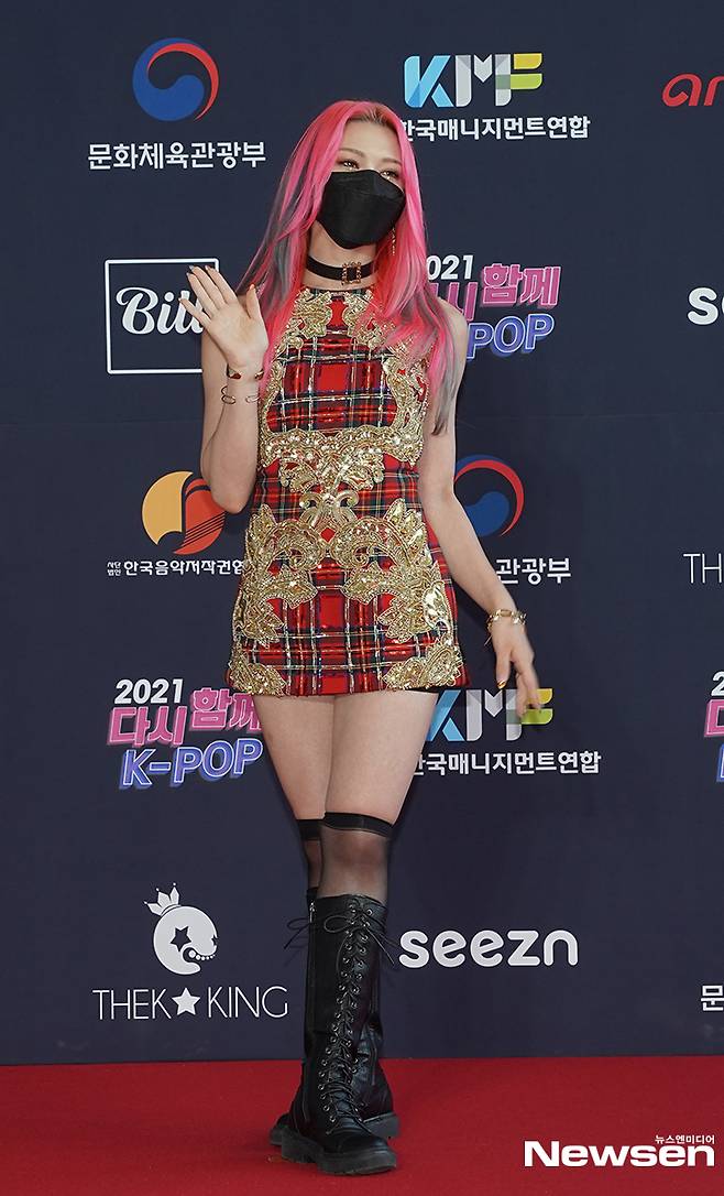 Aleksa poses at the photo wall event of Together Again K-POP Concert on July 17th.Photos offered: Korea Management Association