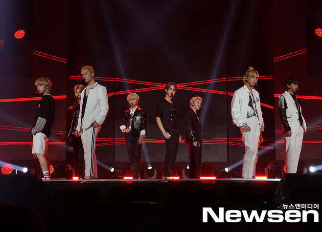 T1419 is showing off a wonderful stage on the afternoon of July 17th at 2021 Together Again K-POP Concert.Photos offered: Korea Management Association
