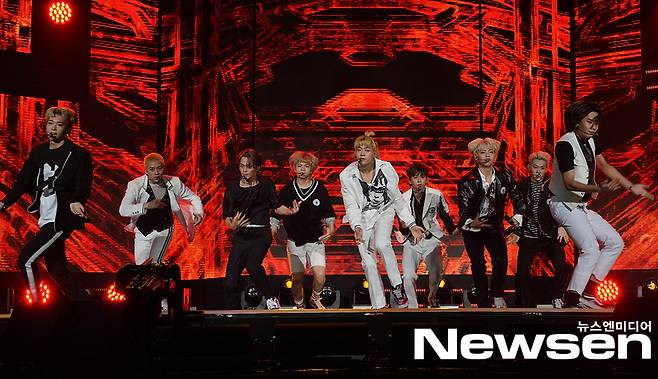T1419 is showing off a wonderful stage on the afternoon of July 17th at 2021 Together Again K-POP Concert.Photos offered: Korea Management Association