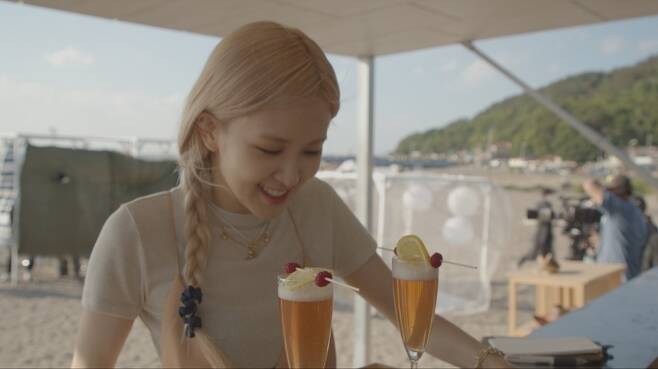 Rosé painted Pohang Sea with heartfelt songsAt JTBCs Wishing Sea, which will be broadcast at 9 pm on July 20, Rosé, who joined as a music alba student, will show a fantastic live stage from his first Platter.Last week, Rosé, who was loved by Pohang for his singing skills and lovely dishwashing fairy reminiscent of Maldives, finally begins his first day with his members.Rosé, who entered the bar, was excited that it is so good and beautiful here and (Sea) water is too transparent.Rosé, who was excited to look around the bar, expressed tension when the opening time approached, saying, Platter is too nervous to try for the first time.So Suhyun and Dong-wook cheered, We did it yesterday, Rosé can do well, and Onew showed his aspect as a senior at Platter, telling him about his sales know-how.Rosé, who started his first Platter in his life with the help of these members, naturally melted into Bar, which he hoped to do his best, and expressed his feelings that he would never forget this moment for a lifetime.The peaceful atmosphere also began to blow a strong sea breeze at the bar for a while, and there was a embarrassing situation in the kitchen where raspberry makgeolli burst.However, even in this unexpected situation, Rosé attracted attention with his extraordinary presence, taking care of his guests as well as his members.Rosés first stage, which was later presented as a music alba student, captivated everyones eyes and ears.Rosé filled the scene with guitar playing directly to Paramores song, which was evaluated as Maldives at the time of pre-practice, and it inspired the admiration of all those who watched with the unique tone and deep emotion that blended with the beautiful scenery of the daytime sea.