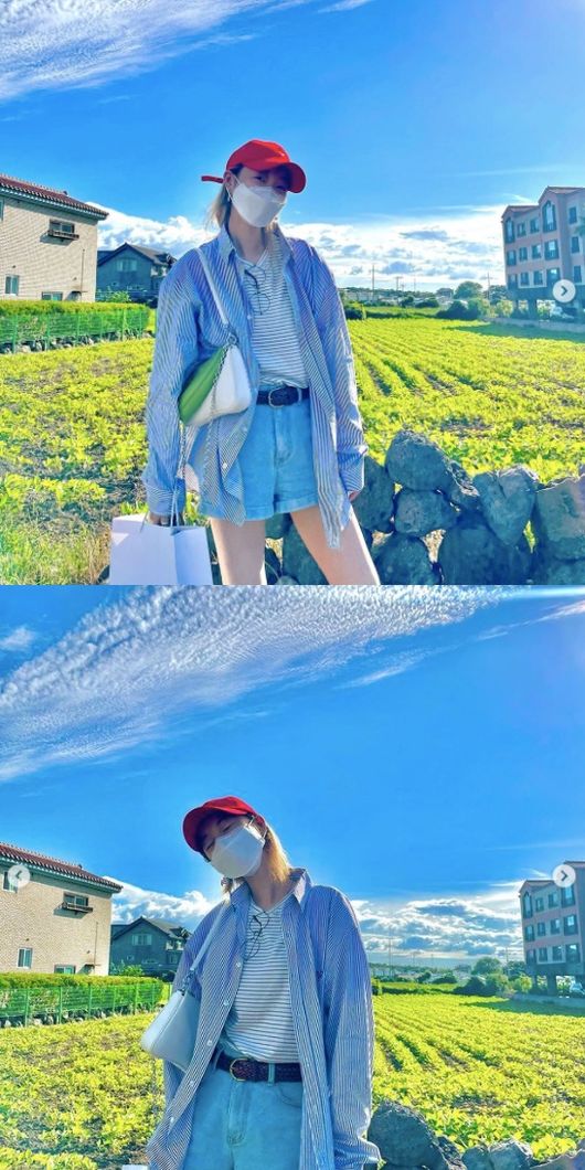Group EXID member Seo Hye-lin gave a recent picture in the flower garden on a sunny day.Seo Hye-lin released several photos on his Instagram on the 20th.In the photo, Seo Hye-lin stands in the background of blue sky and yellow flower field. The color of the picture is as beautiful as Fairytale.Seo Hye-lin has written Mask but is looking bright with a smile in her eyes.Meanwhile, Seo Hye-lin is appearing on Channel A Seed Food Delivery Sea Market and KBS JOY Seleb Viewer 3.Seo Hye-lin Instagram