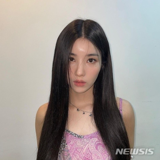 On the 21st, Kwon Eun-bi posted a picture on his Instagram account with an article entitled Its hot.In the photo, Kwon Eun-bi has pink sleeveless and black long-haired hair, which can be seen in the look of Kwon Eun-bi staring at the camera.Meanwhile, the reunion of IZ*ONE, which Kwon Eun-bi belonged to, has been officially dismissed on the 6th, and many fans are saddened.